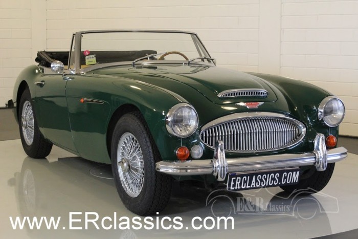 Dash Clock For 1963 to 1968 Austin Healey BJ8 MKIII 3000 Dash Clock For 1963 to 1968 Austin Healey BJ8 MKIII 3000
