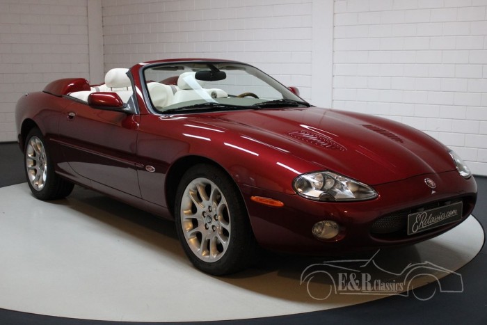 Jaguar Xkr 64 126 Miles 2001 For Sale At Erclassics It's rather telling that jaguar holds royal warrants for both hm queen elizabeth ii and hrh prince charles, whereas other makers have to make do with mere celebrities. jaguar xkr 64 126 miles 2001 for sale