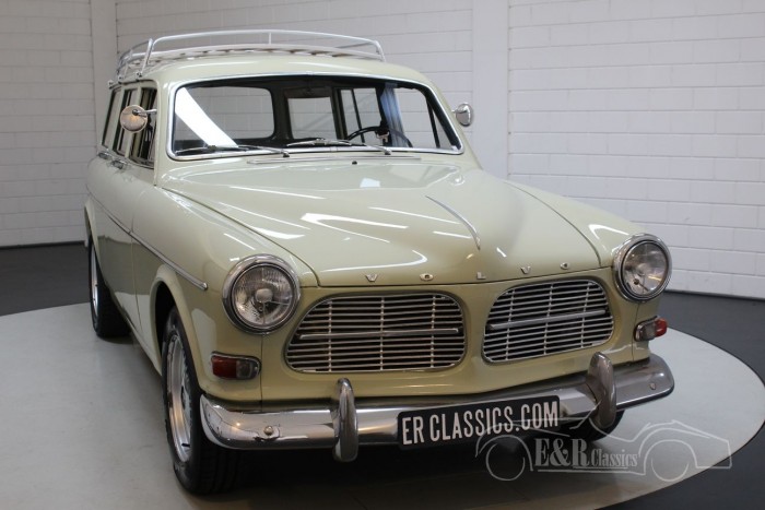 erclassicsで販売中のボルボamazon kombi 1966