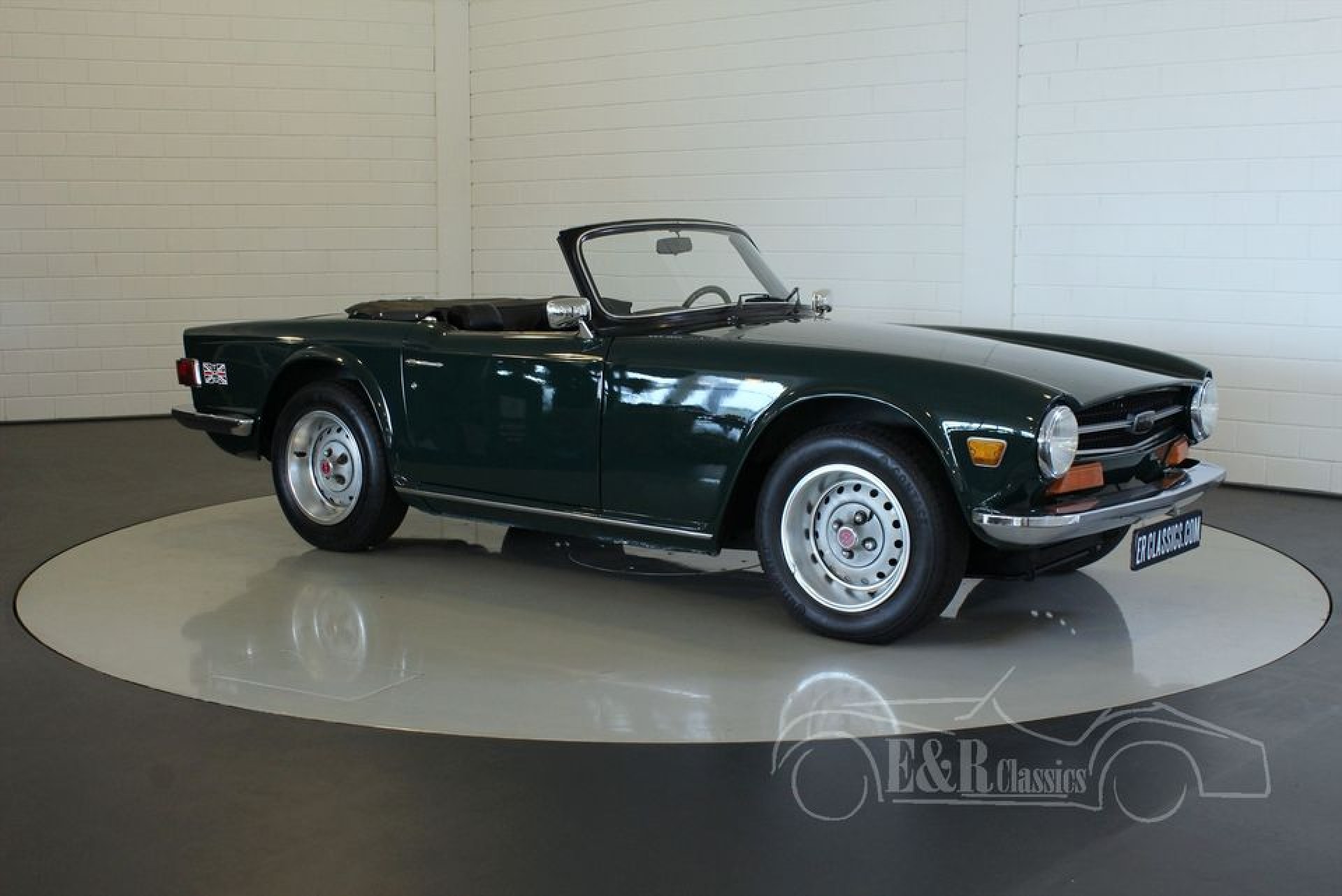 Triumph Tr6 - Le Garage - Vintage Cars