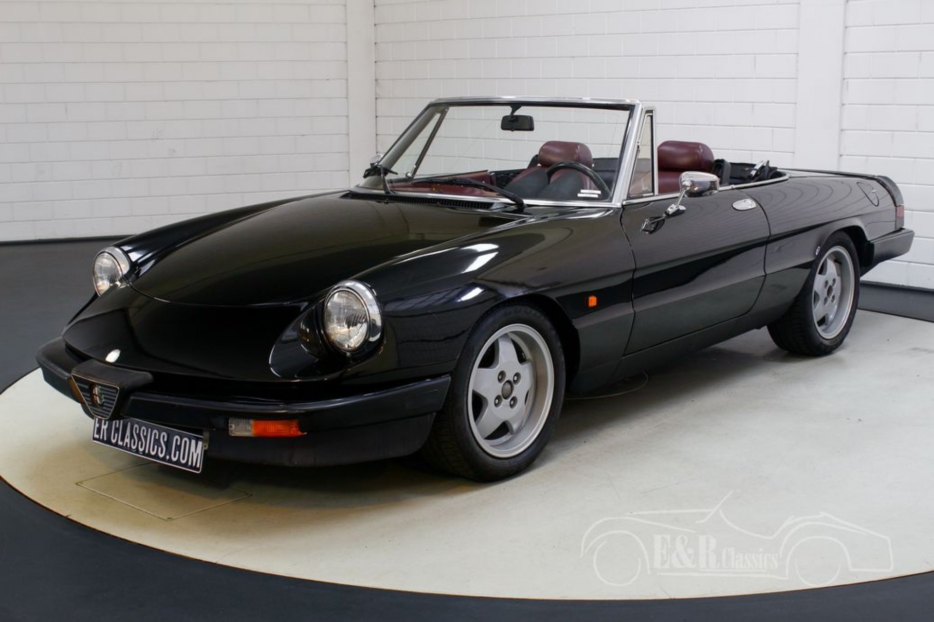 Alfa Romeo Spider Duetto 1969 (coda tronca) cabriolet fermé jaune soufre - SNC