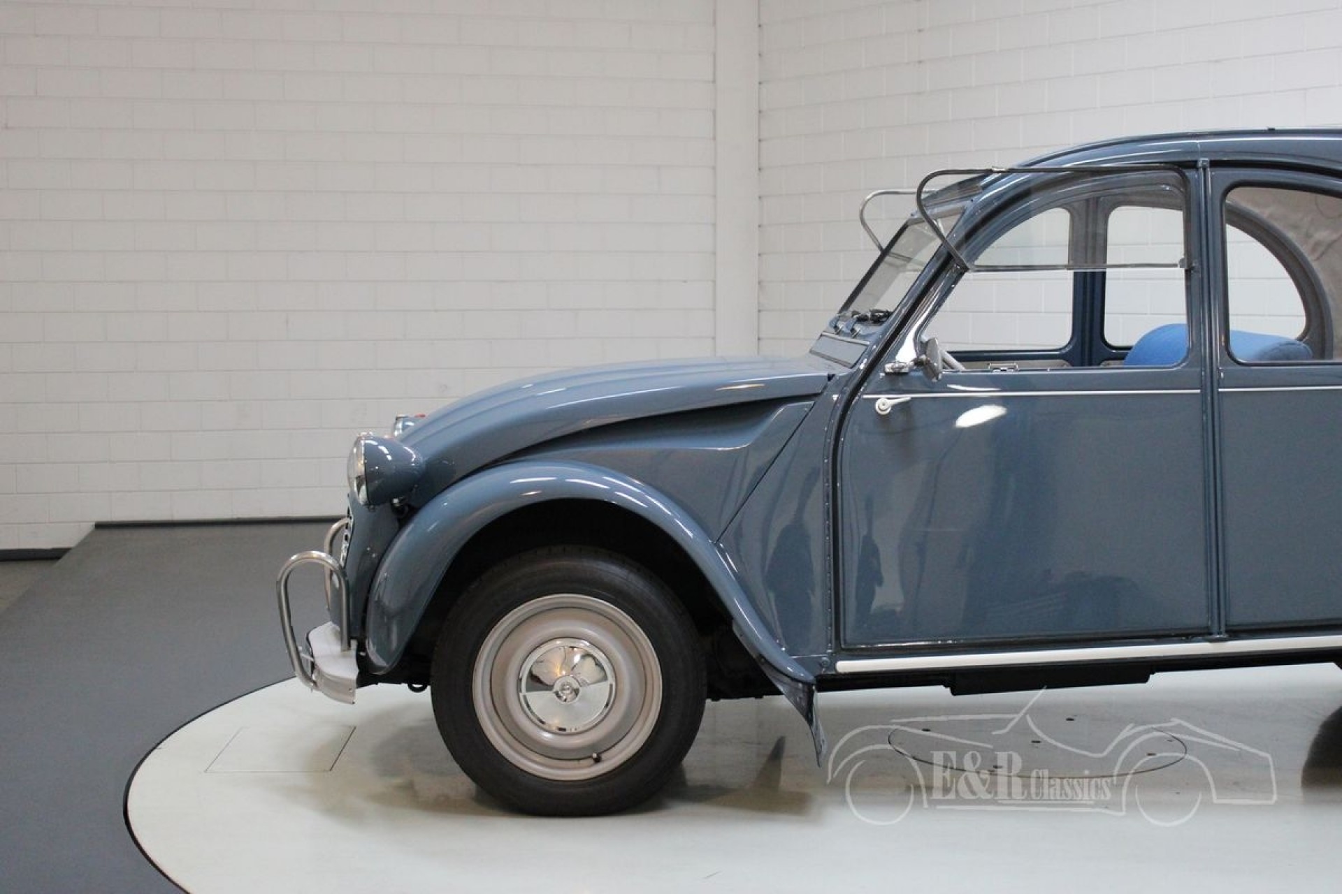 ERclassicsで販売されているシトロエン2CV ERclassicsで販売されているシトロエン2CV