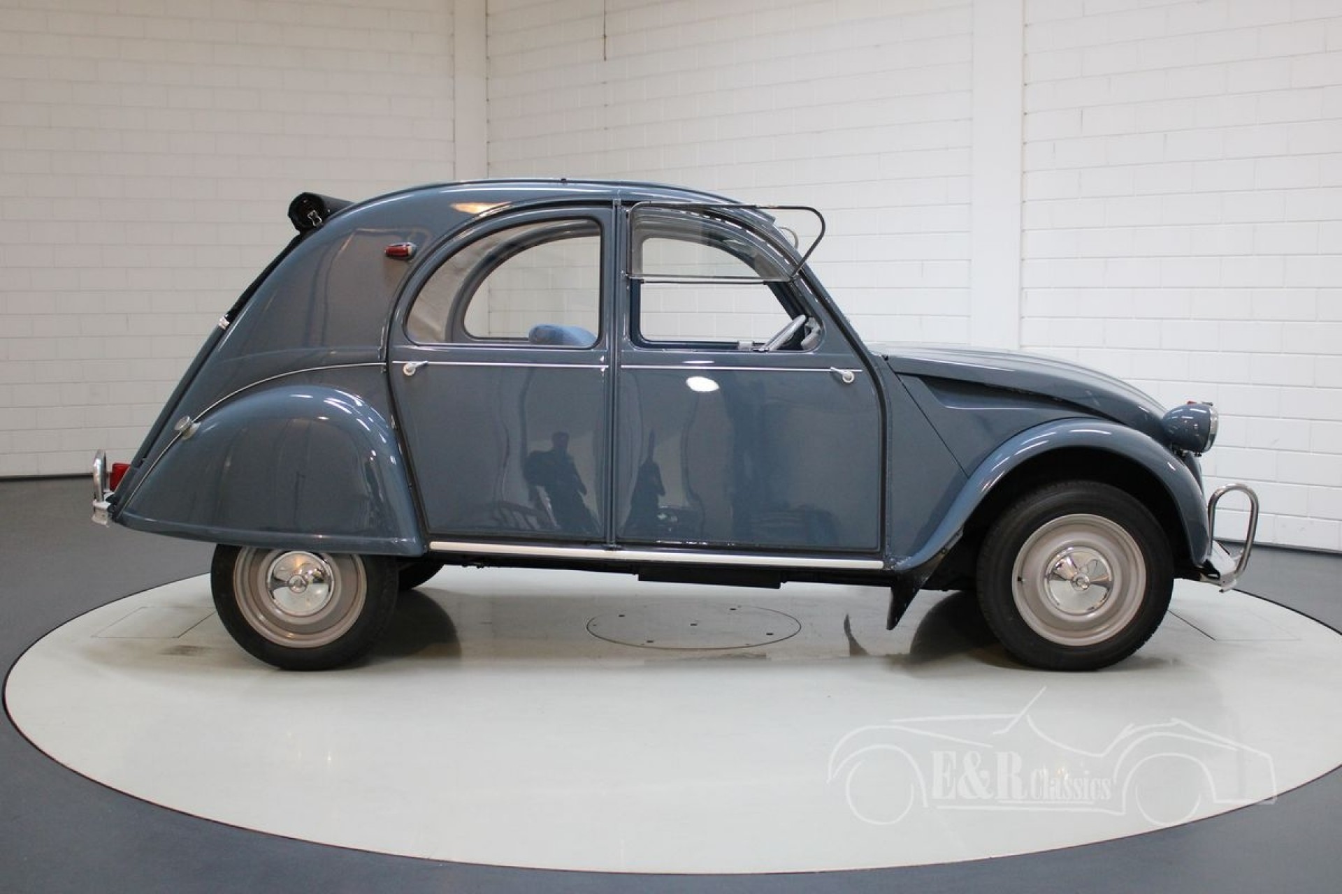 ERclassicsで販売されているシトロエン2CV ERclassicsで販売されているシトロエン2CV