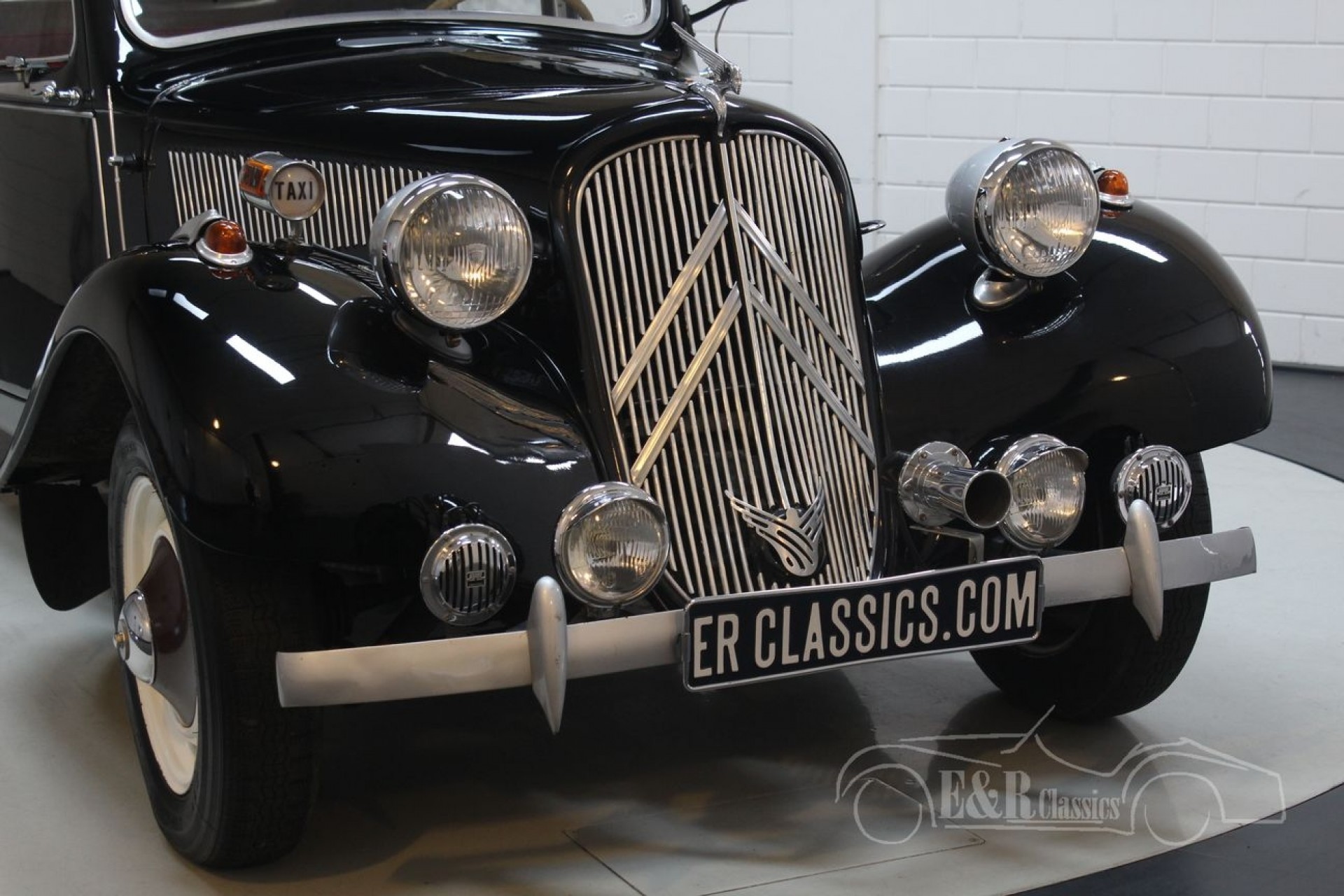 P. FONTENELLE TRACTION CITROËN en tôle - auctions & price archive