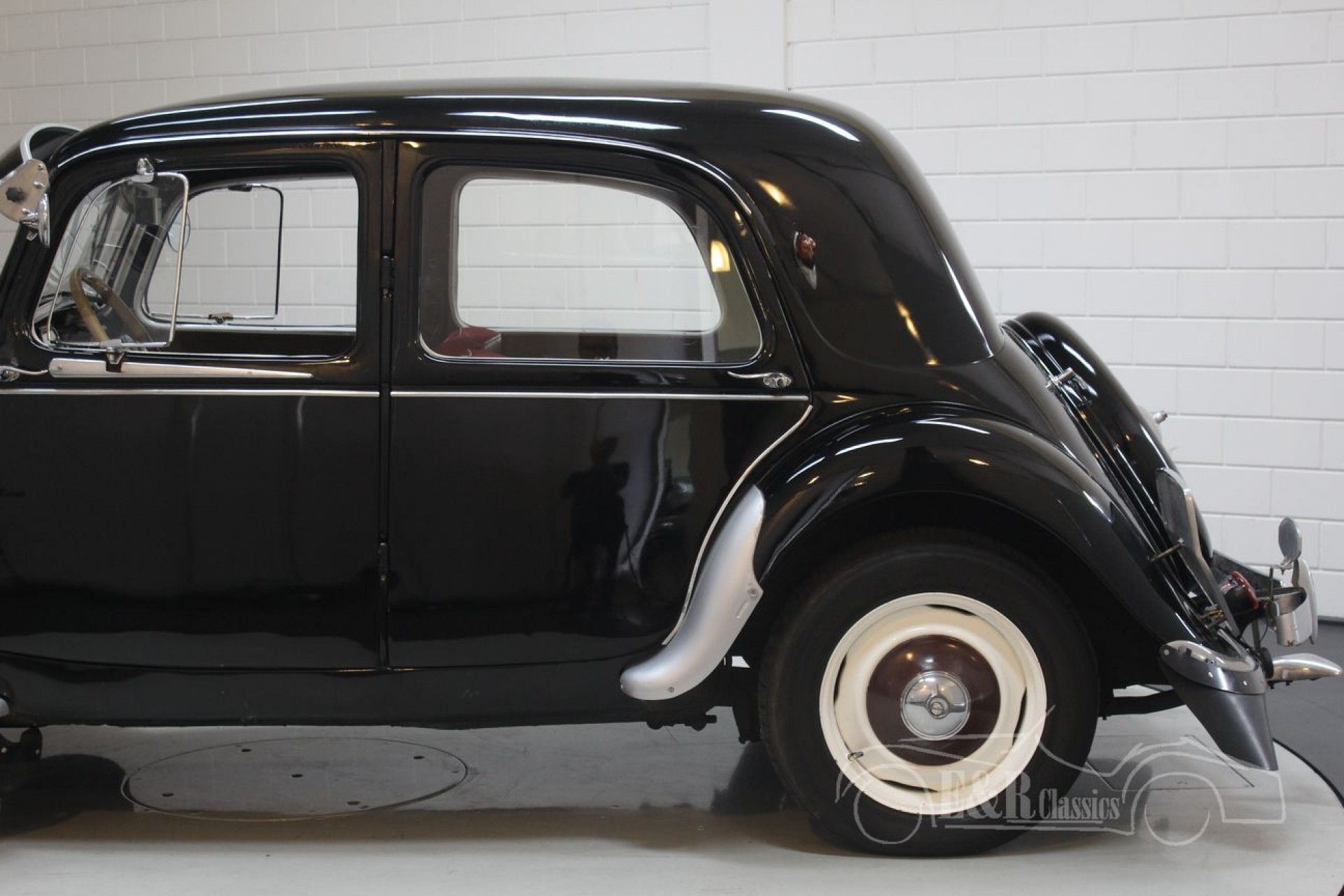 P. FONTENELLE TRACTION CITROËN en tôle - auctions & price archive