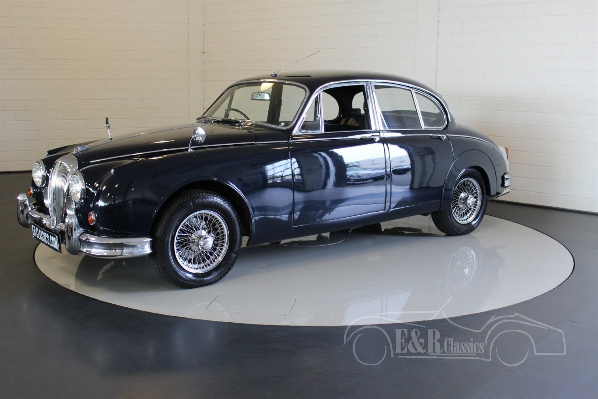 Daimler 250 V8 1967 for sale at ERclassics