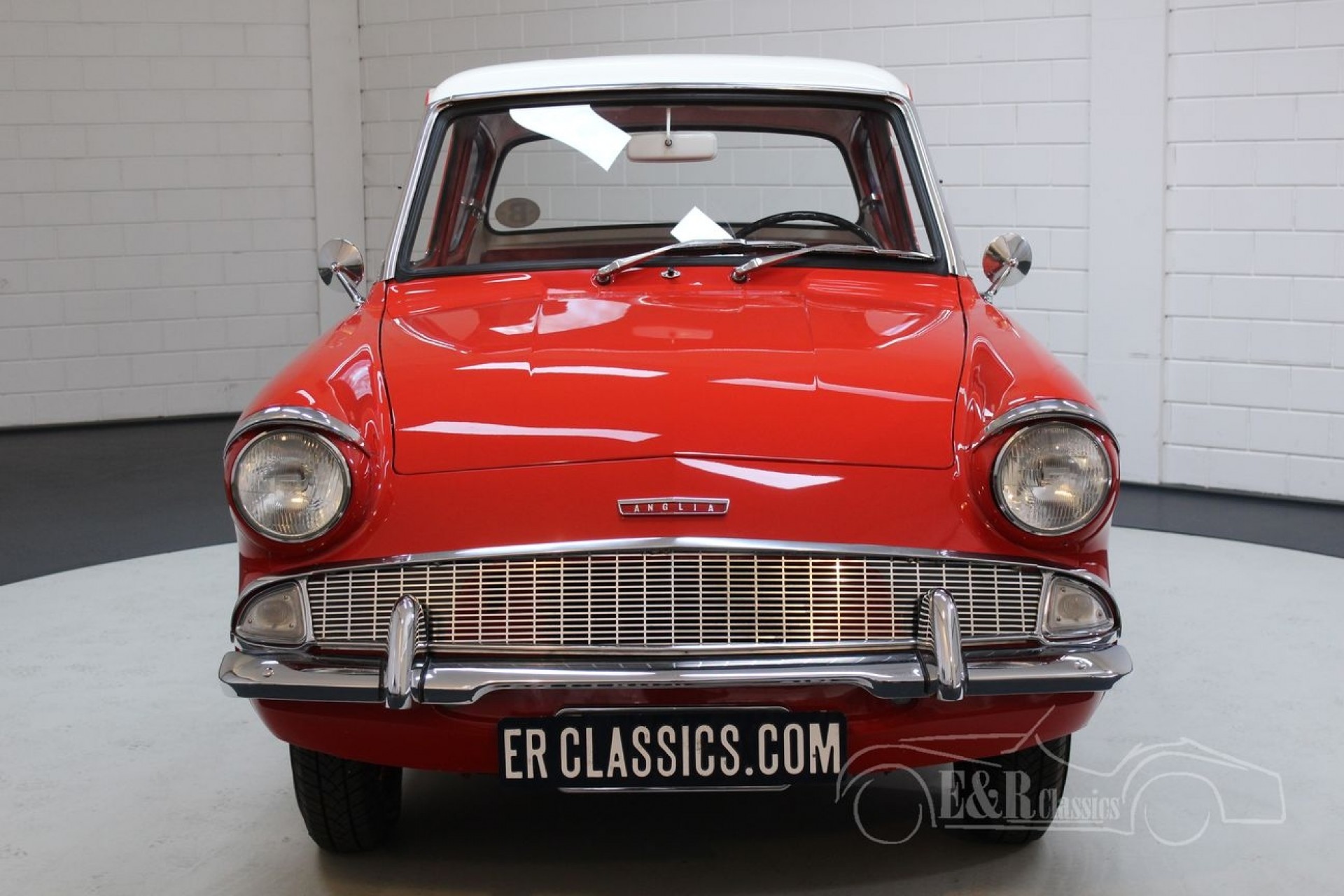 Erclassicsで販売されているフォードアングリアスポーツマン1964 Erclassicsで販売されているフォードアングリアスポーツマン1964