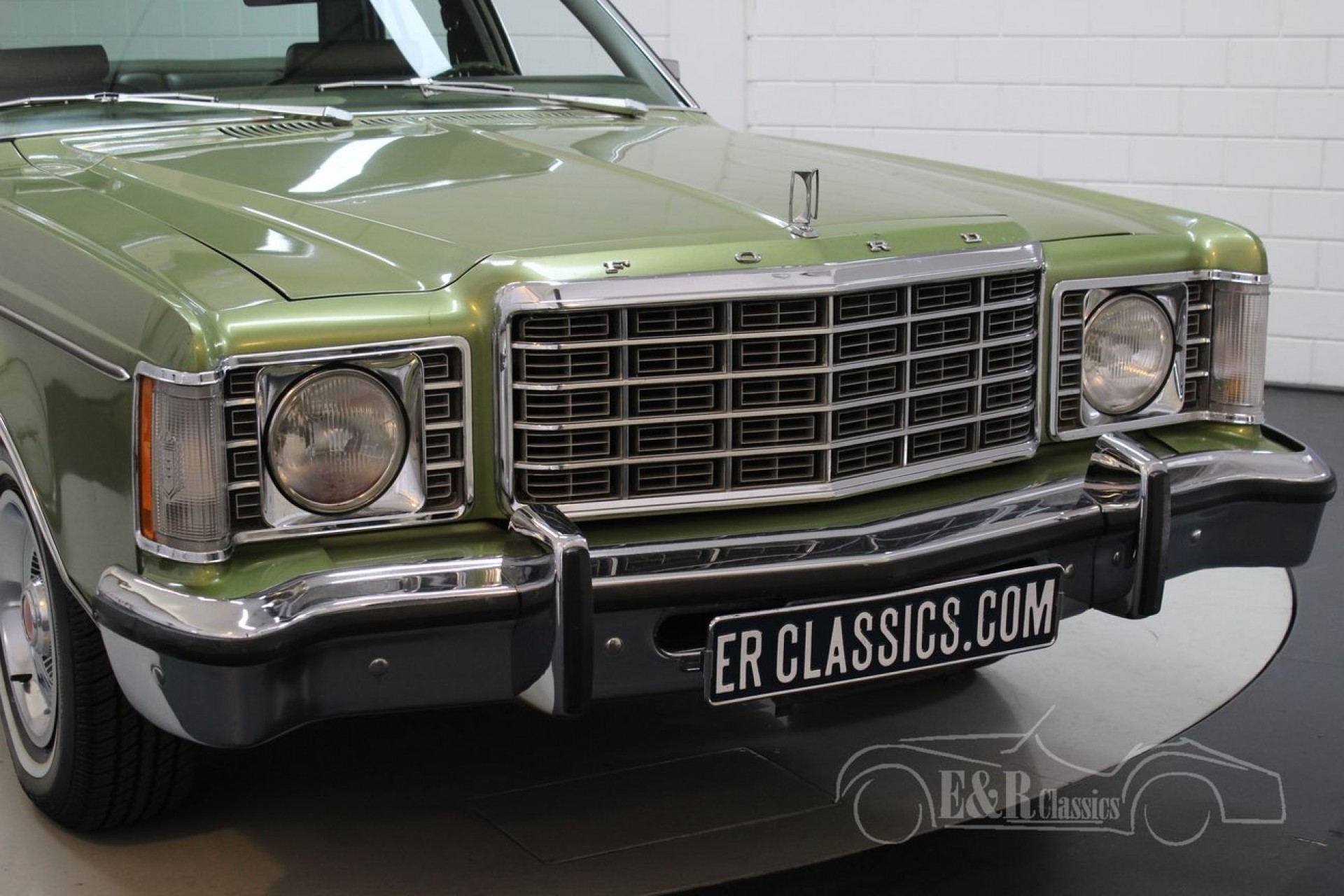 Erclassicsで販売されているford Granada 5 0 V8 1975 Erclassicsで販売されているford Granada 5 0 V8 1975