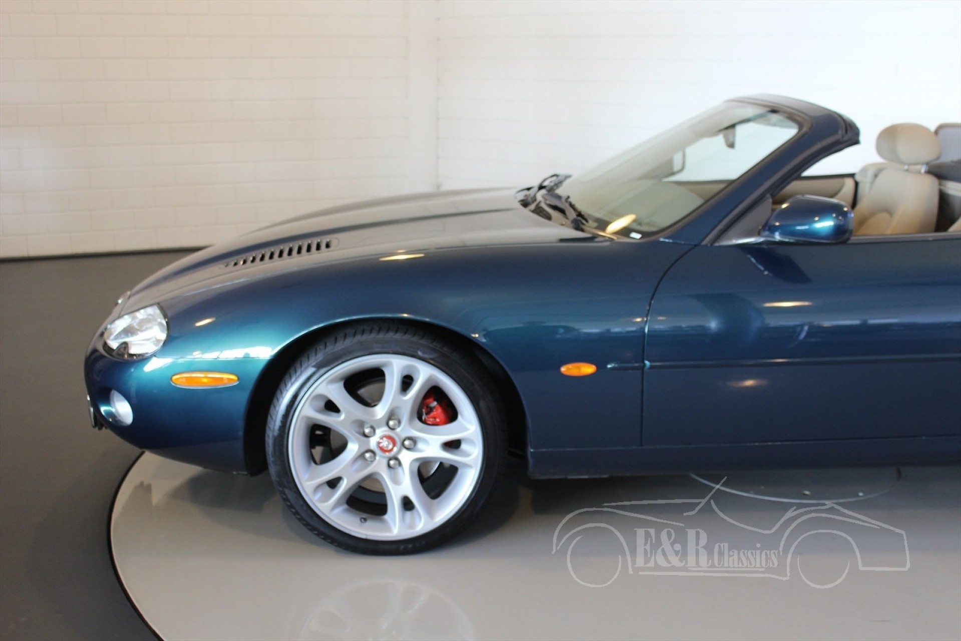 jaguar-xkr-2002-for-sale-at-erclassics