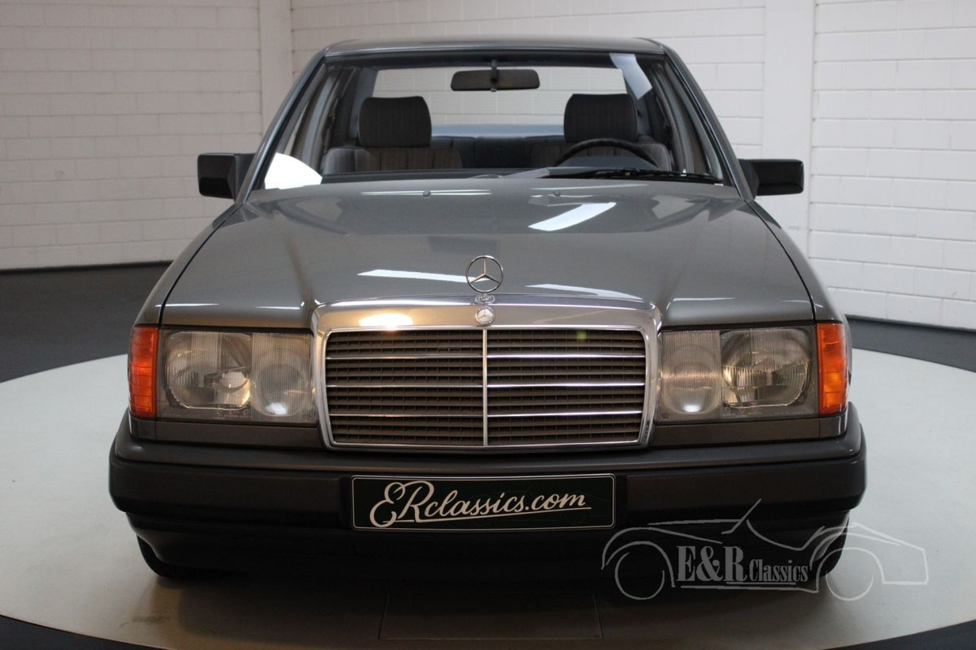 Мерседес 200д 1985