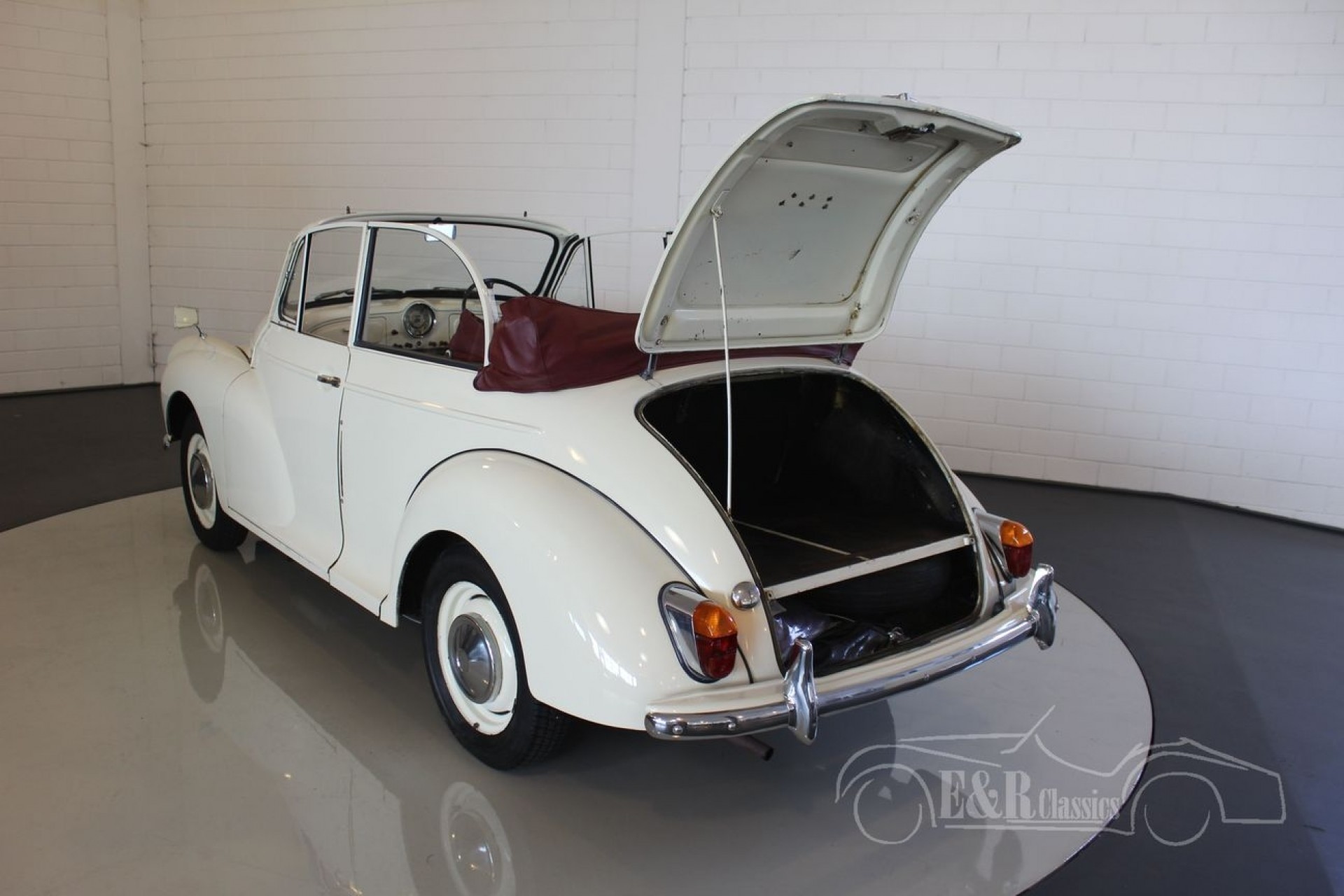 Miniature Morris Minor 1000 – Noire – 1/43 – Replicars REPL-607/2