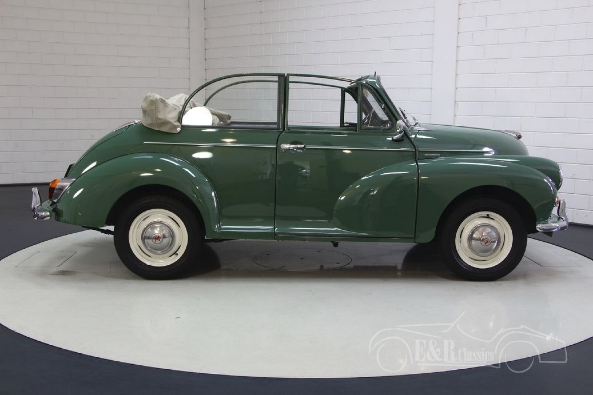 Classic Morris Minor//1000 Berline l//h en fibre de verre Aile Arrière