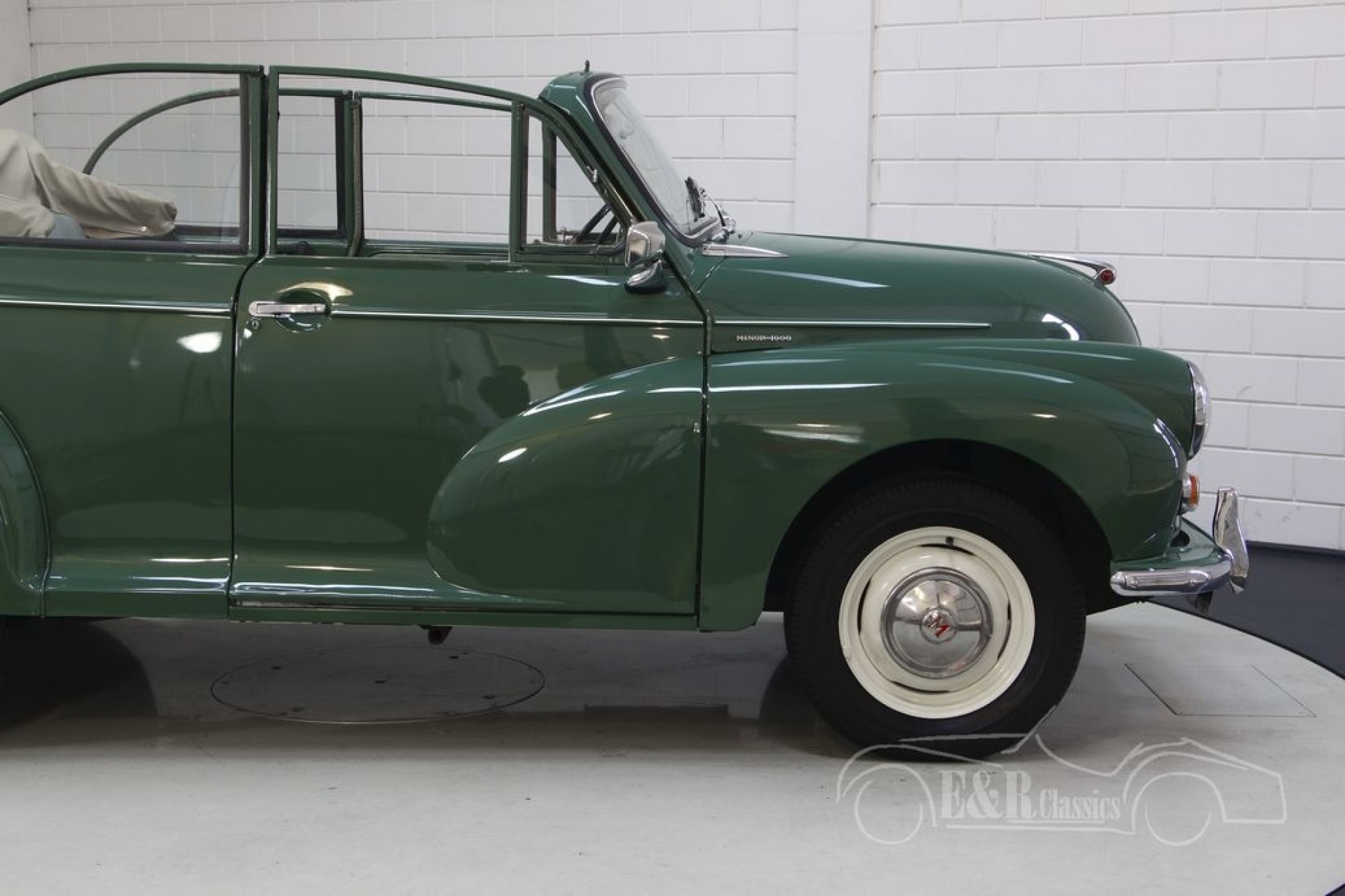 Classic Morris Minor//1000 Berline l//h en fibre de verre Aile Arrière
