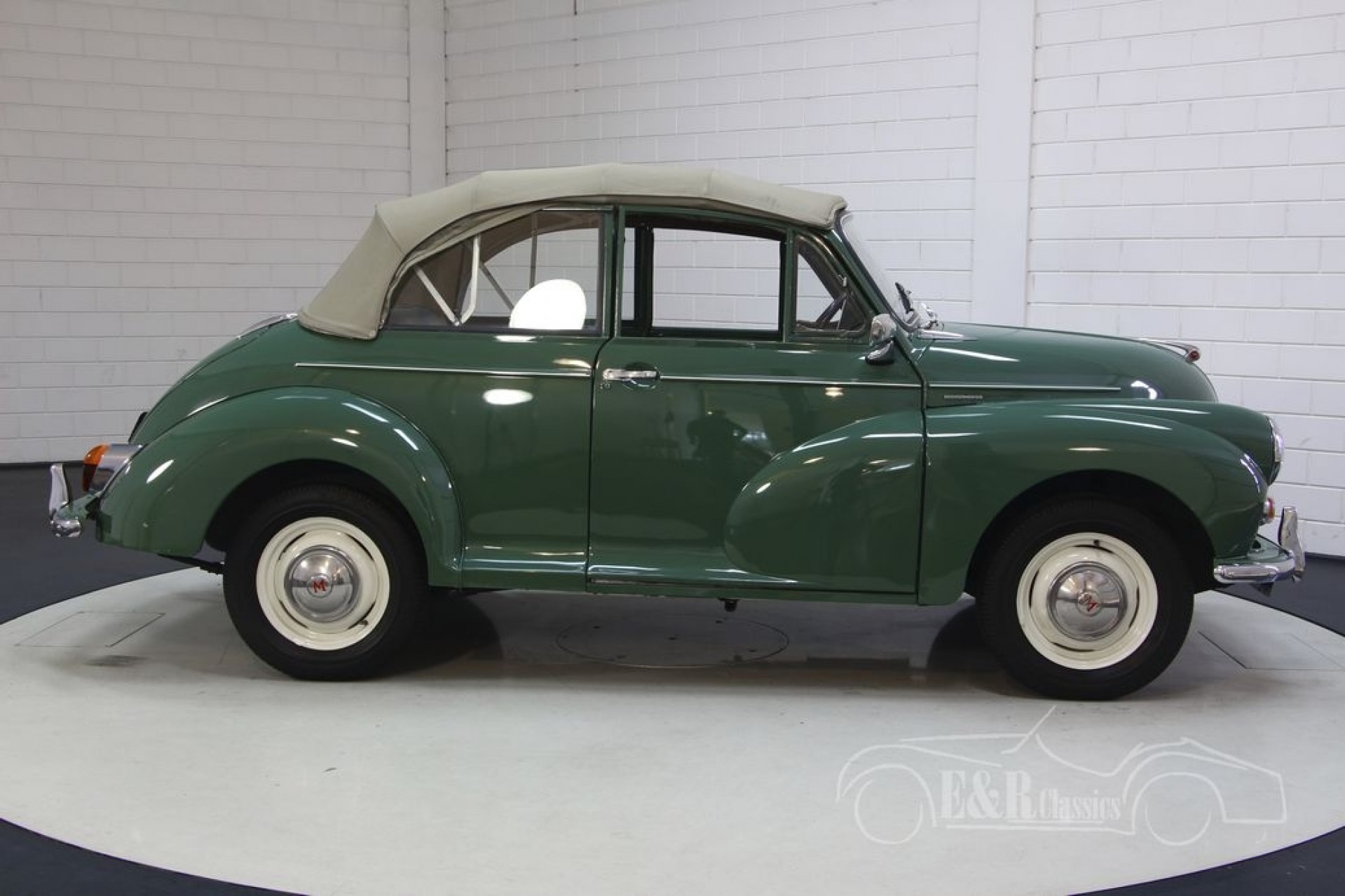 Classic Morris Minor//1000 Berline l//h en fibre de verre Aile Arrière