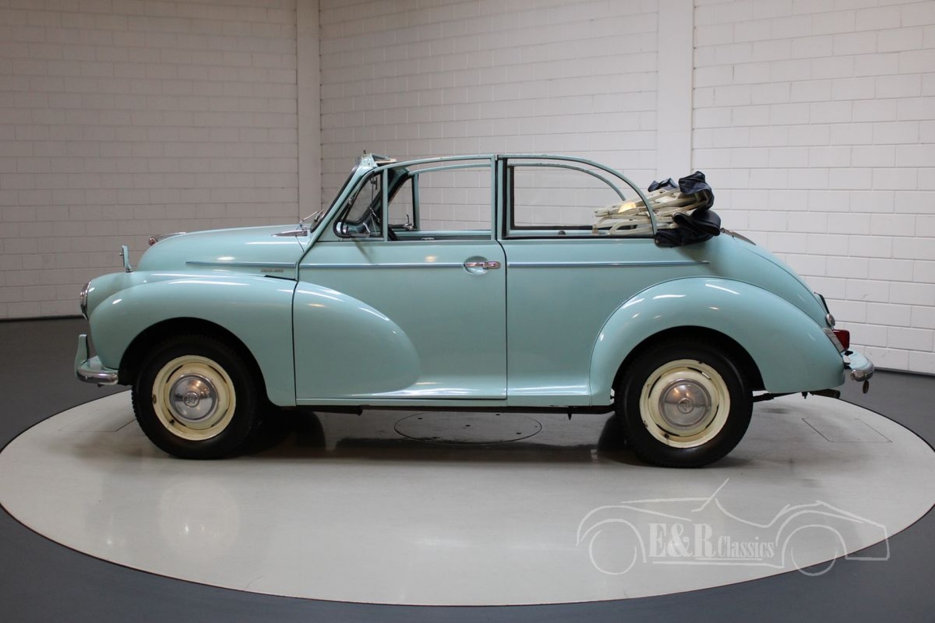Classic Morris Minor//1000 Berline l//h en fibre de verre Aile Arrière