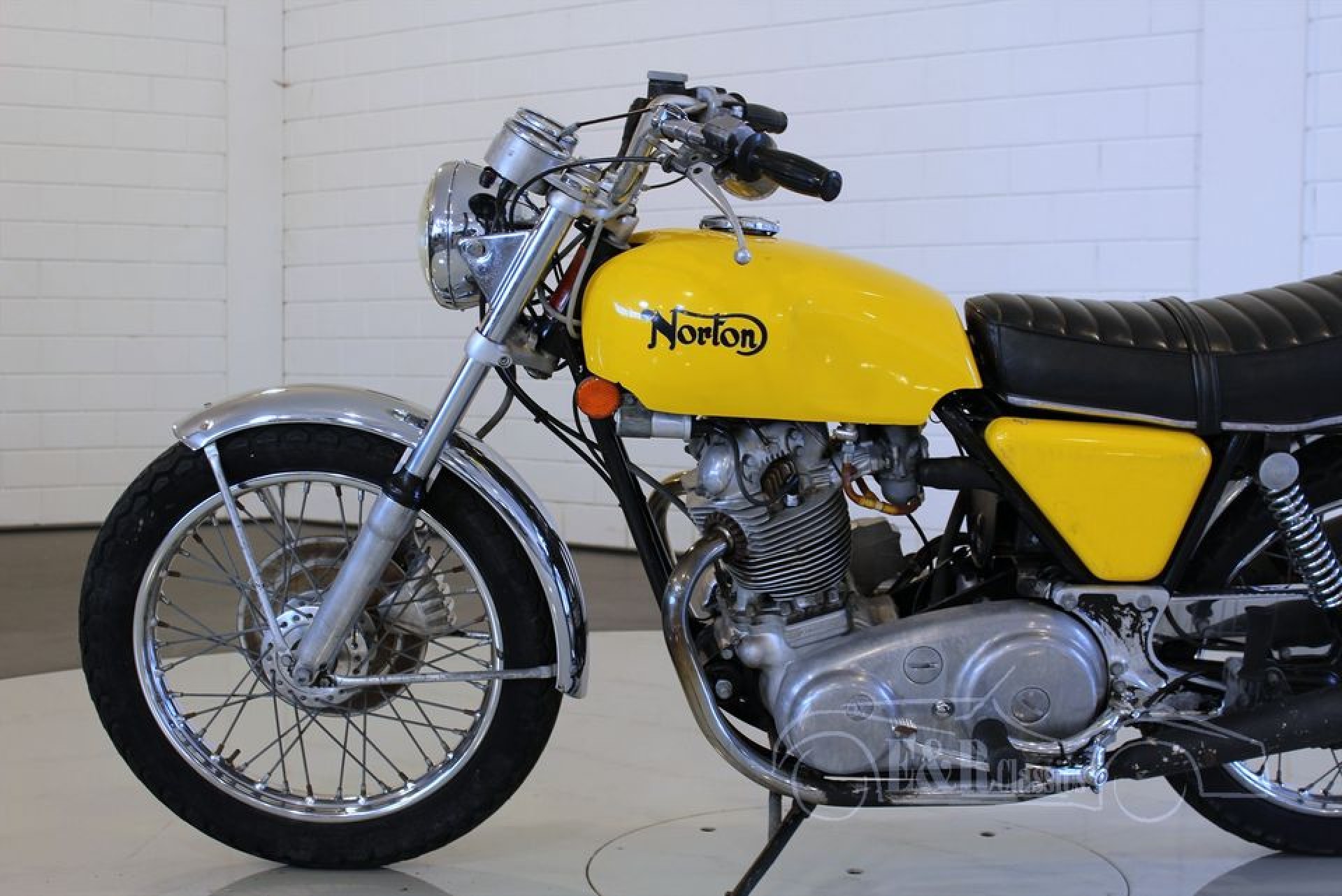 norton commando roadster