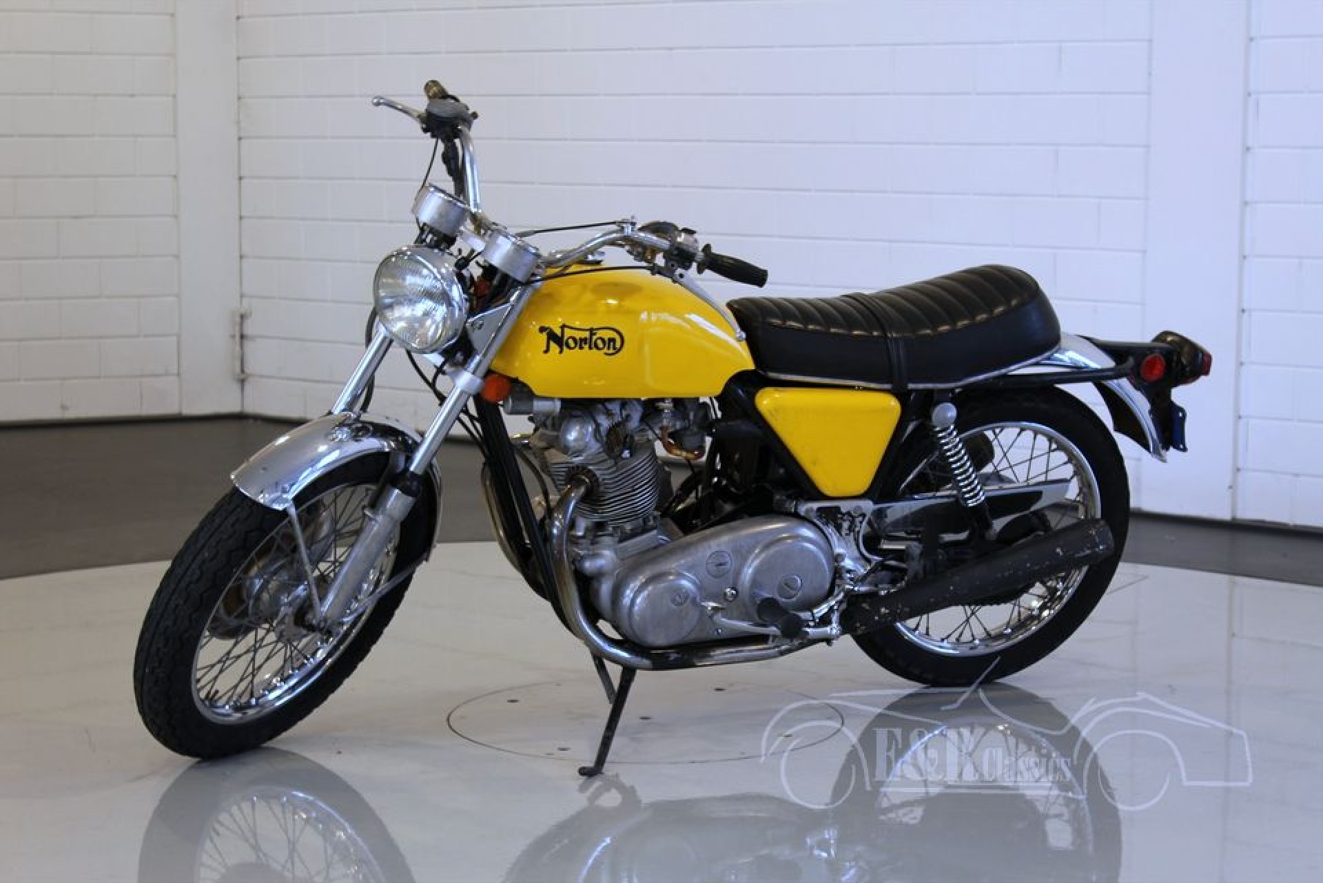Norton Commando 750