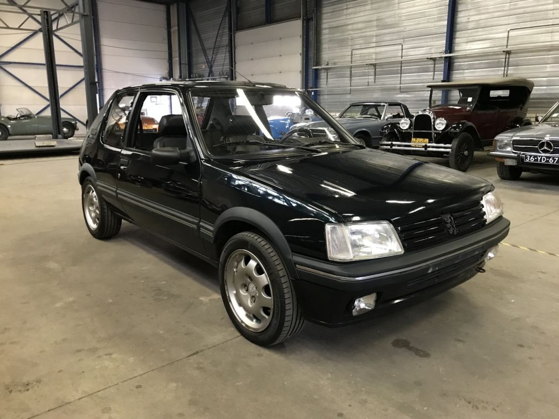Peugeot 205 Elado Hasznalt Peugeot 205 1 0 Junior 1993 10 Ezust Metal Szinu Used The Parking