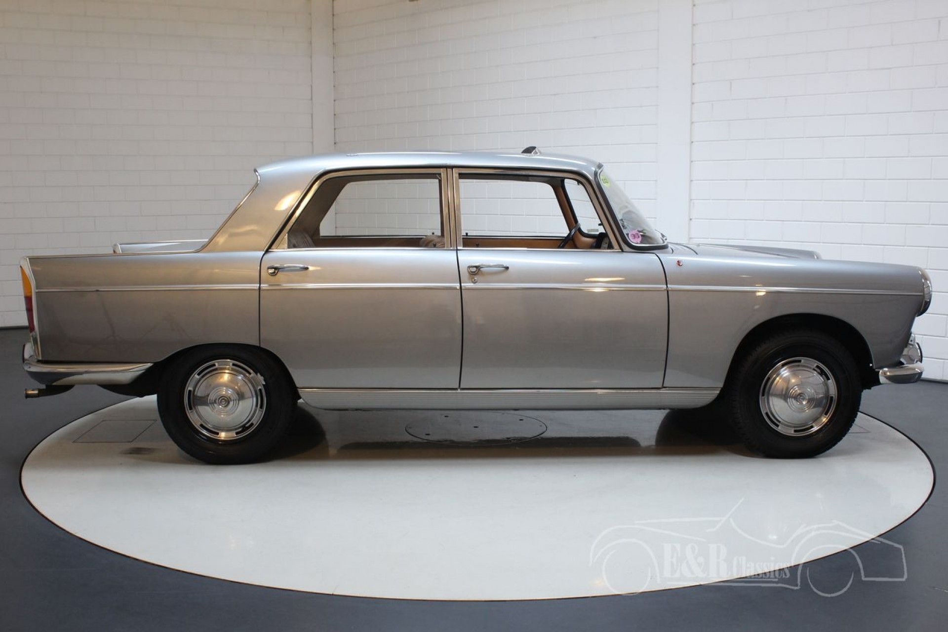Peugeot 404 Saloon