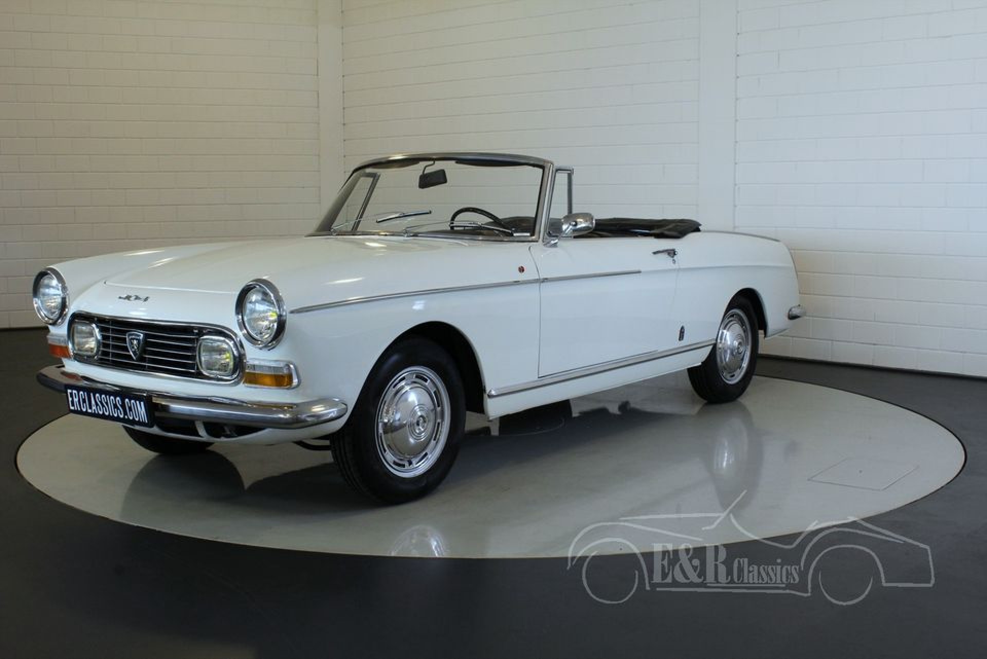 Peugeot 404 Cabriolet 1967 for sale at ERclassics