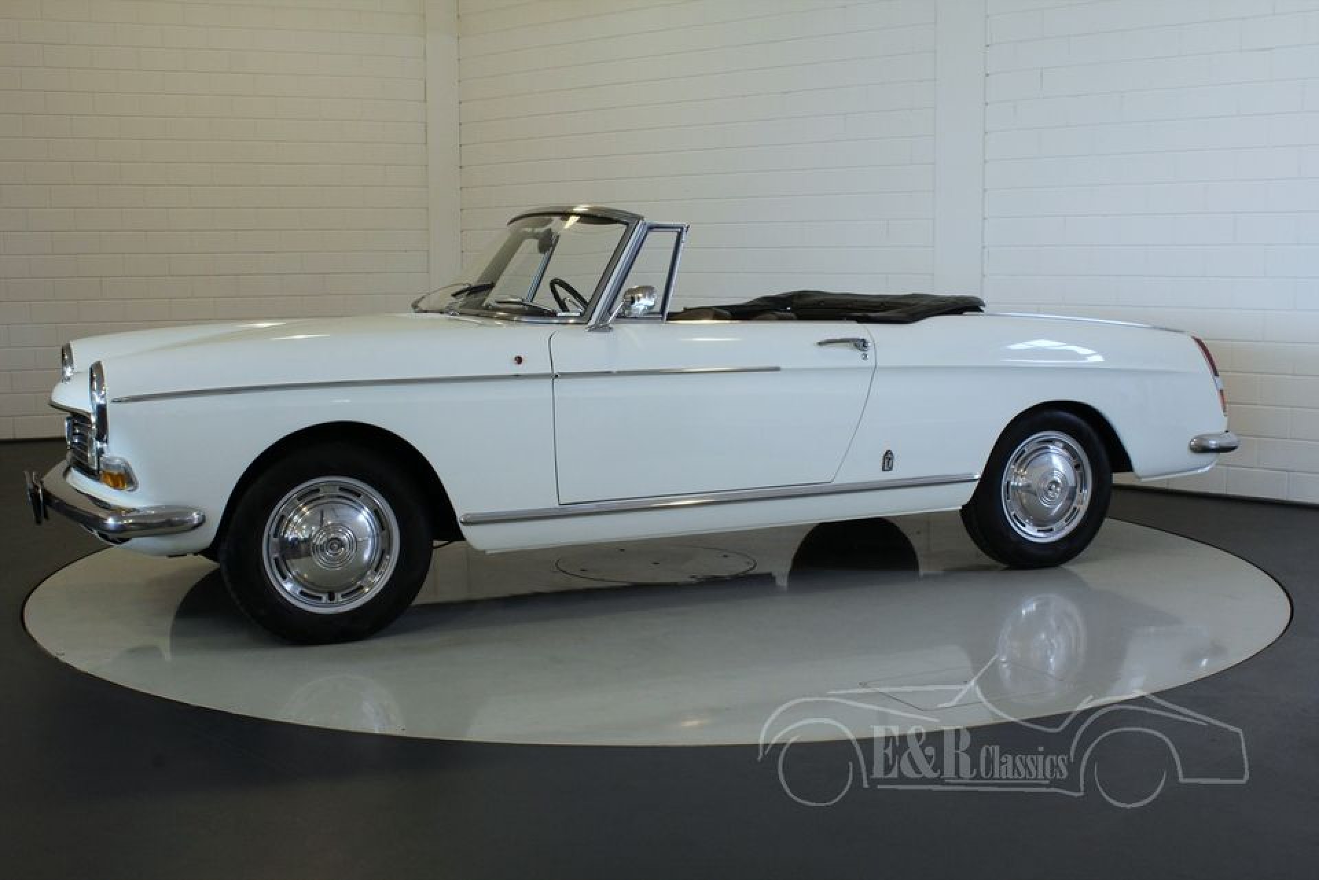 Peugeot 404 Cabriolet 1967 for sale at ERclassics