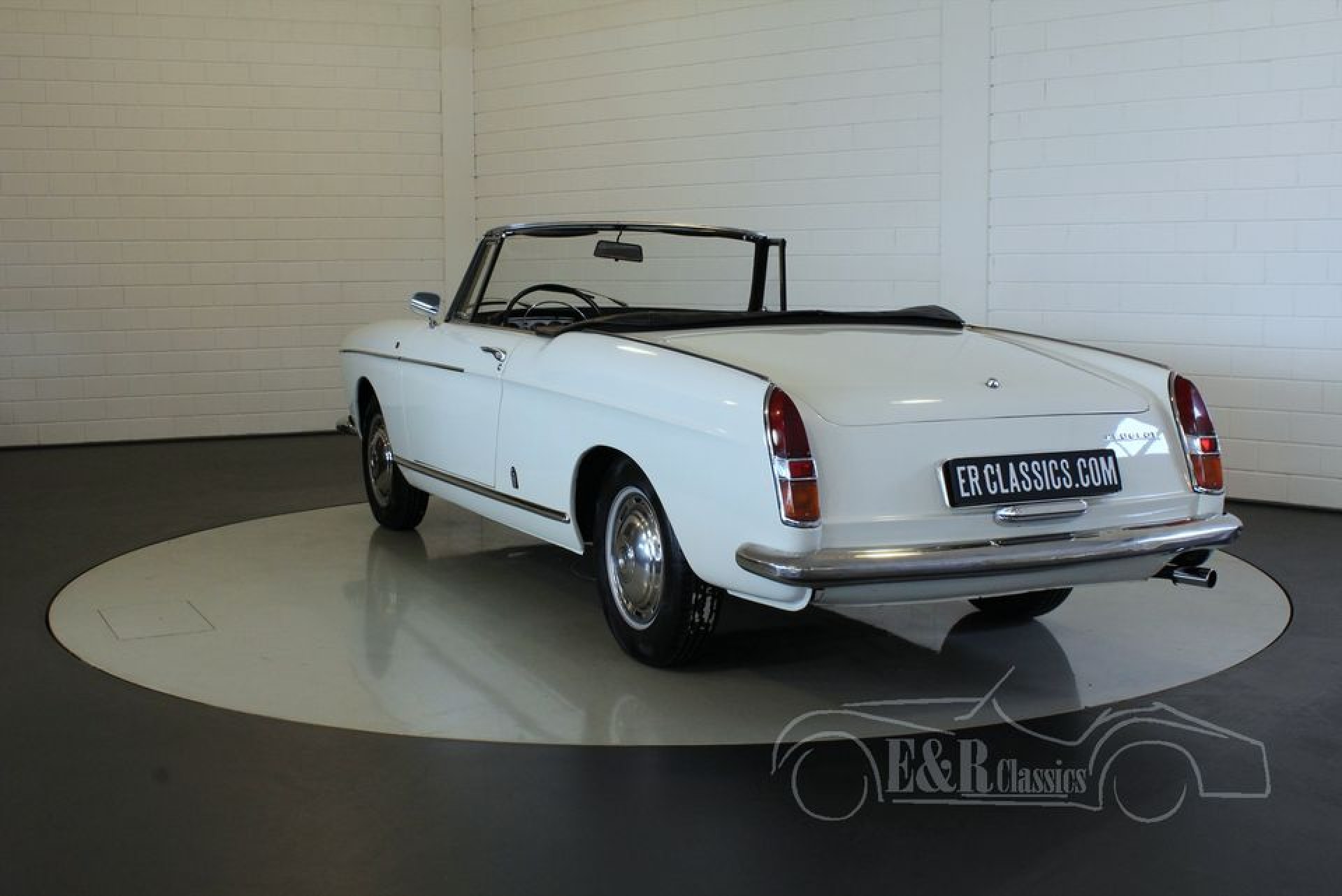 Peugeot 404 Cabriolet 1967 for sale at ERclassics