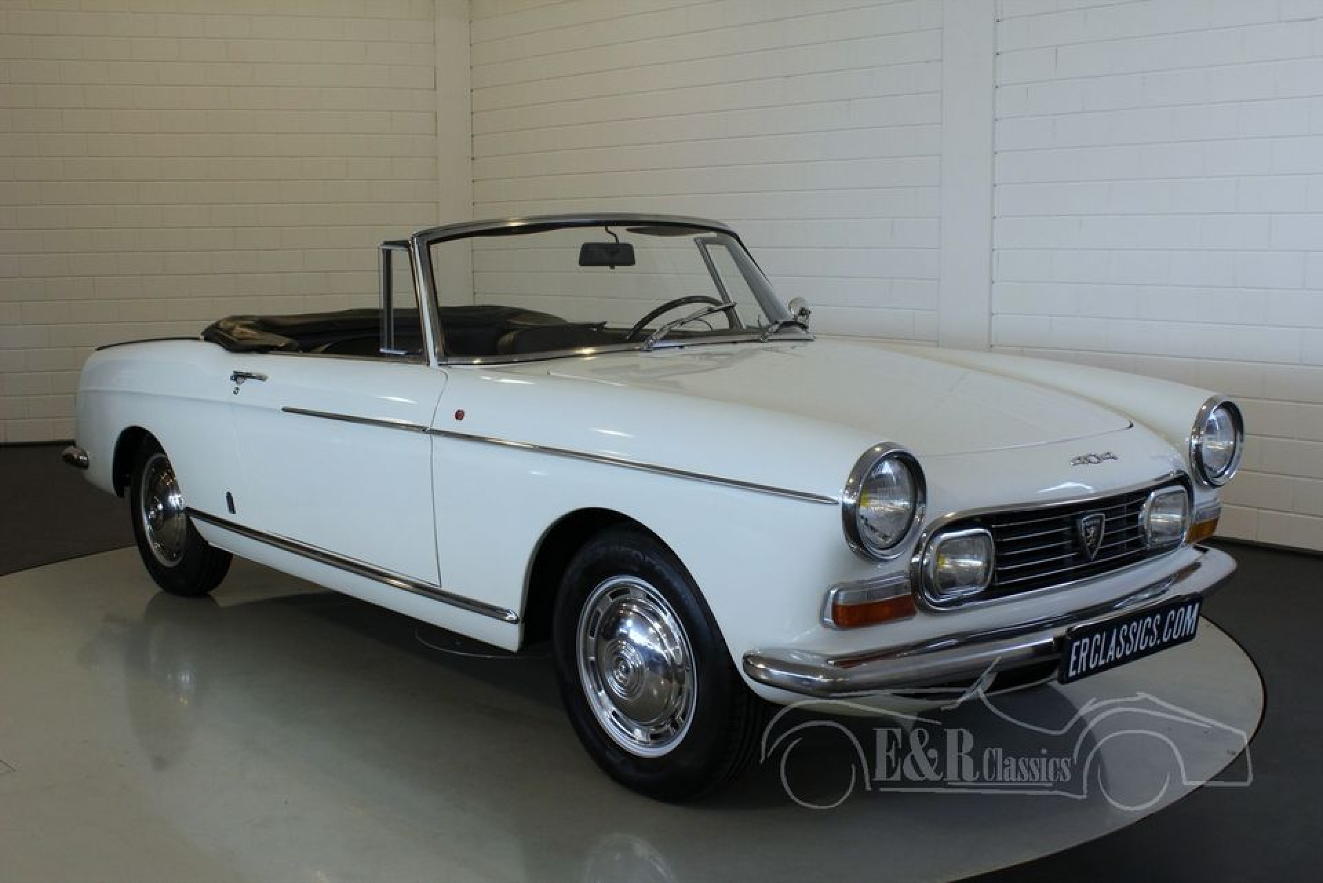 Peugeot 404 Cabriolet 1967 for sale at ERclassics