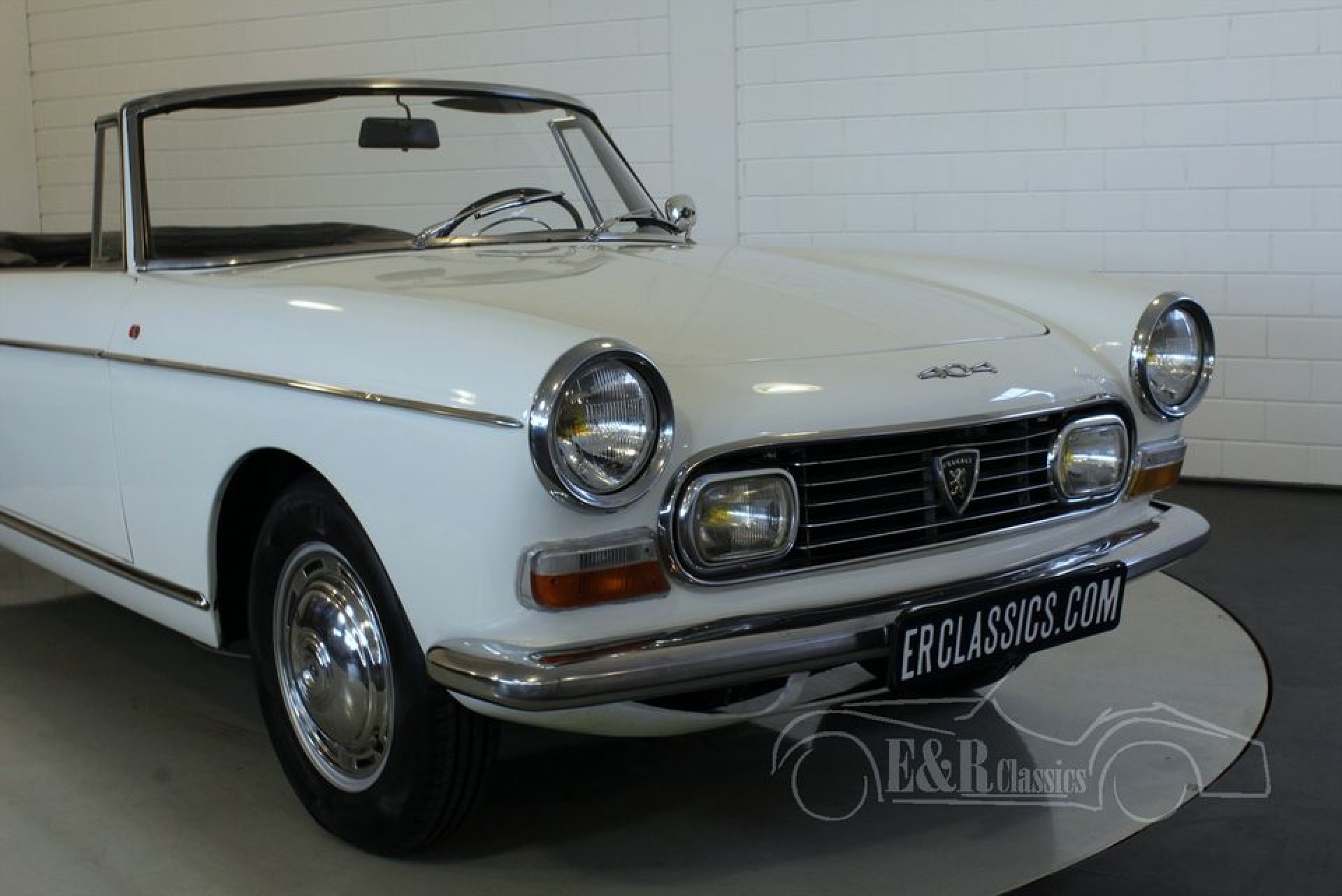 Peugeot 404 Cabriolet 1967 for sale at ERclassics