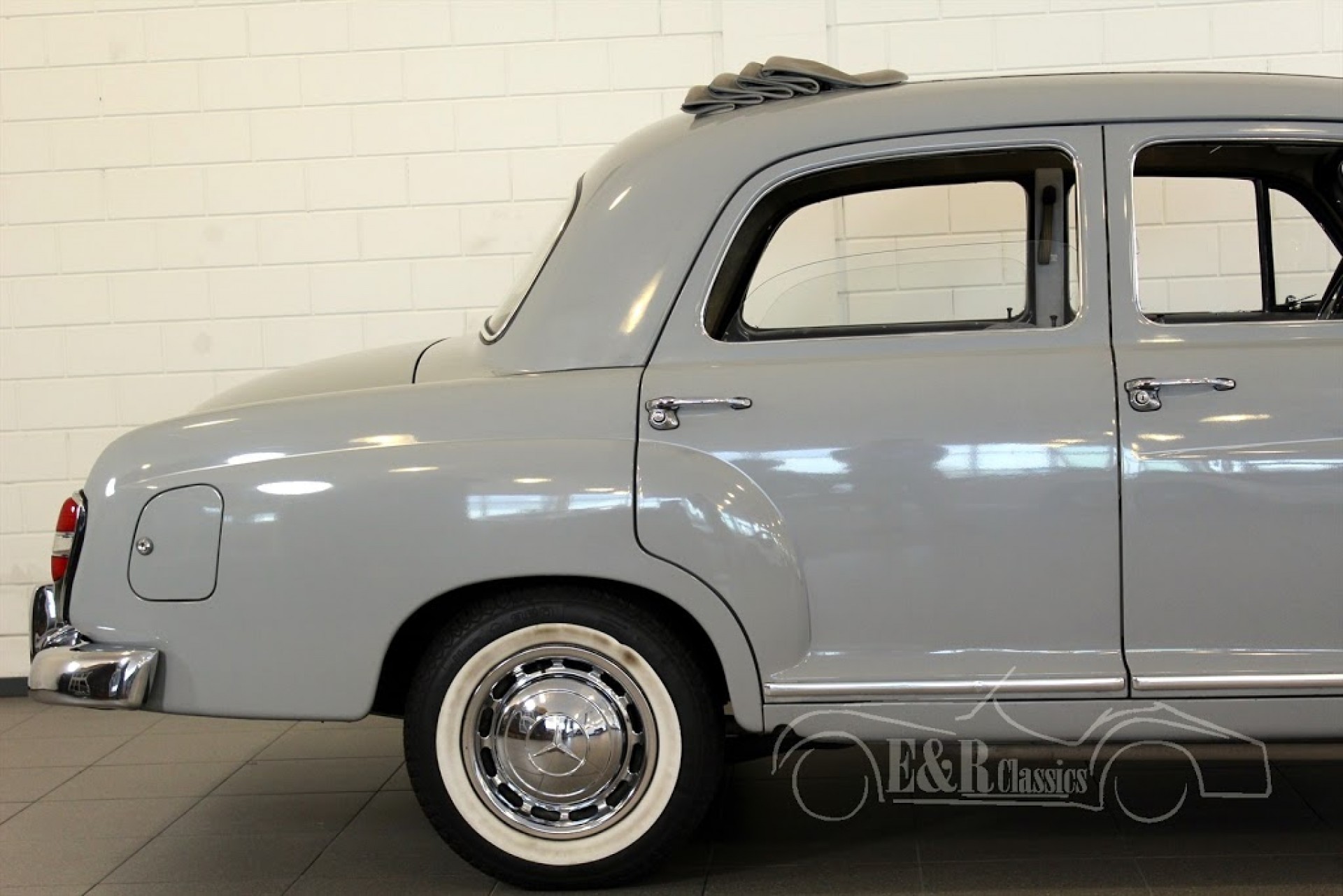 メルセデスベンツクラシックカー E Rクラシックカーで販売されているメルセデスベンツのオールドタイマー