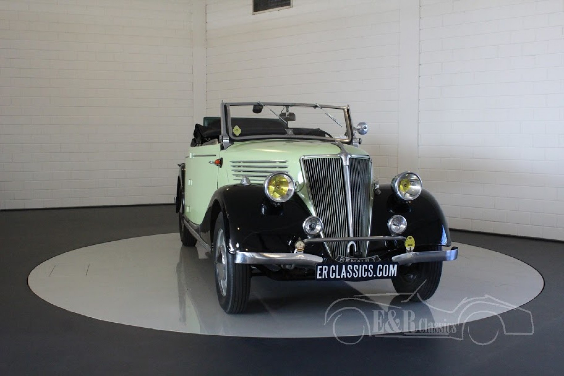 Renault Classic Cars | Renault oldtimers for sale at E & R Classic Cars!