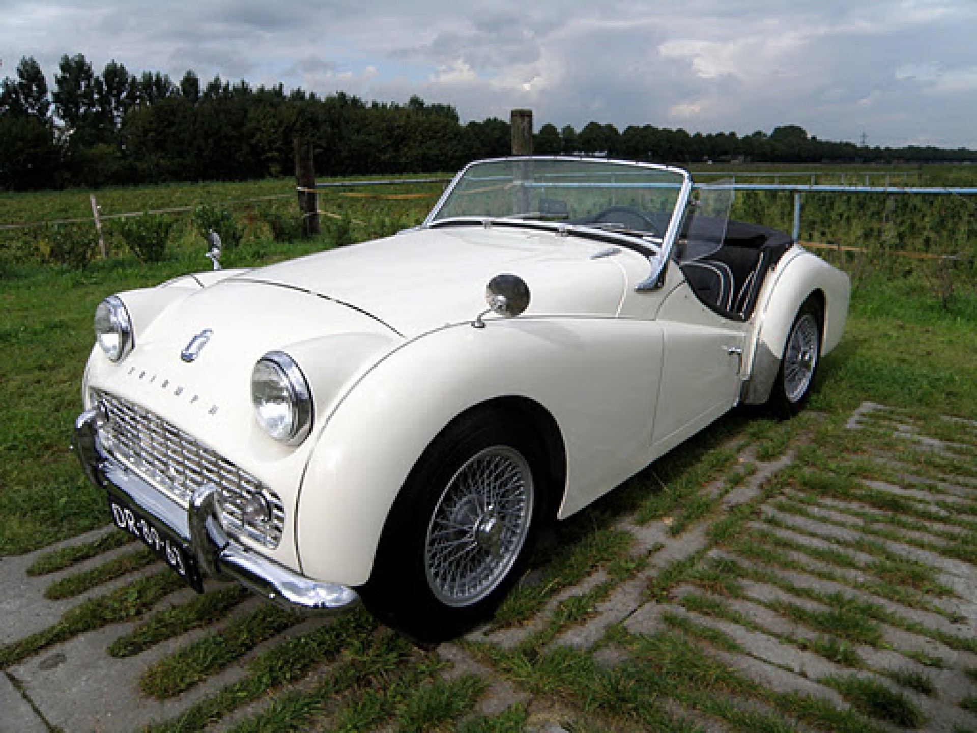 Triumph Classic Cars Triumph oldtimers for sale at E & R Classic Cars!