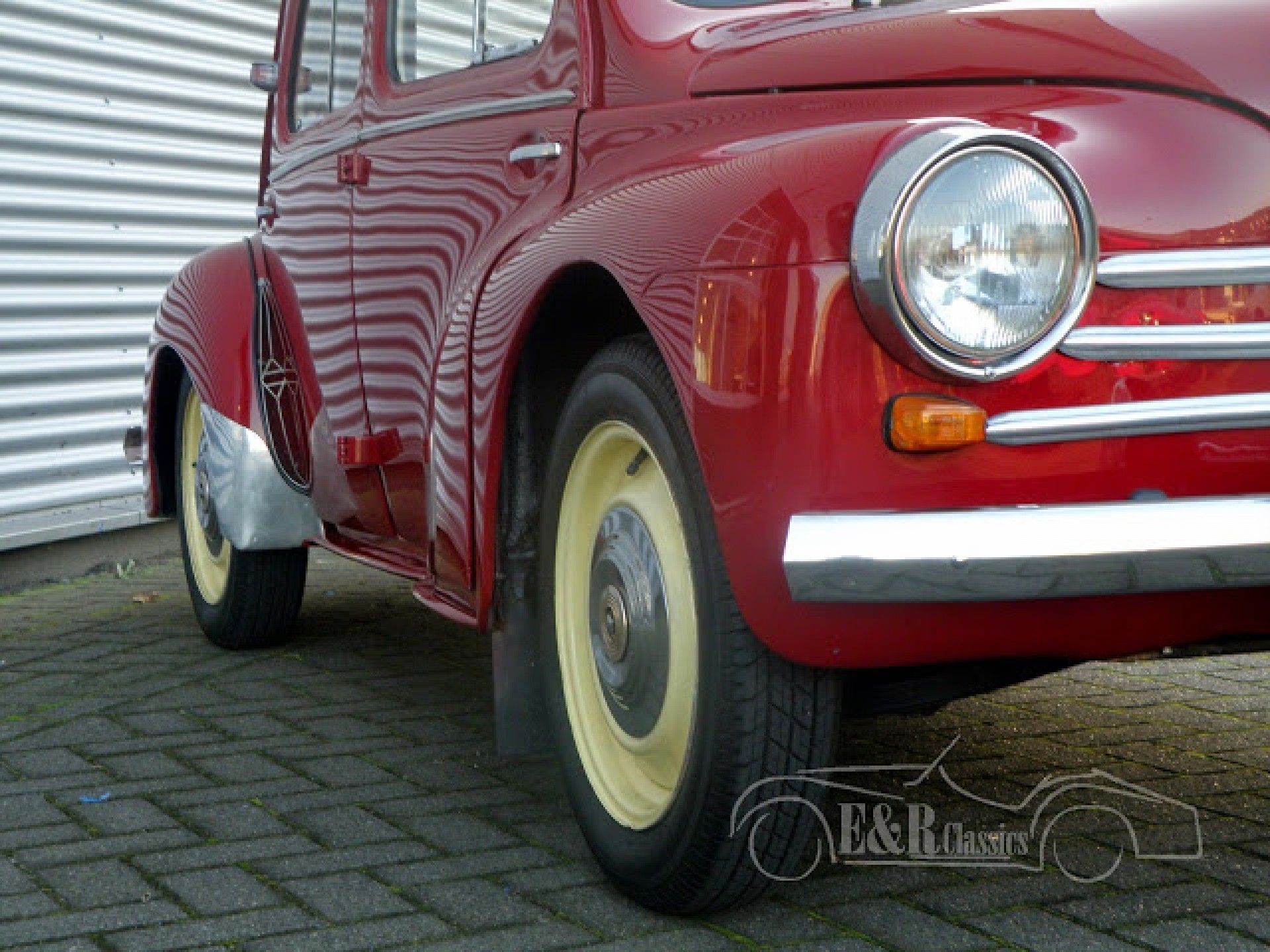 Renault Classic Cars | Renault oldtimers for sale at E & R Classic Cars!