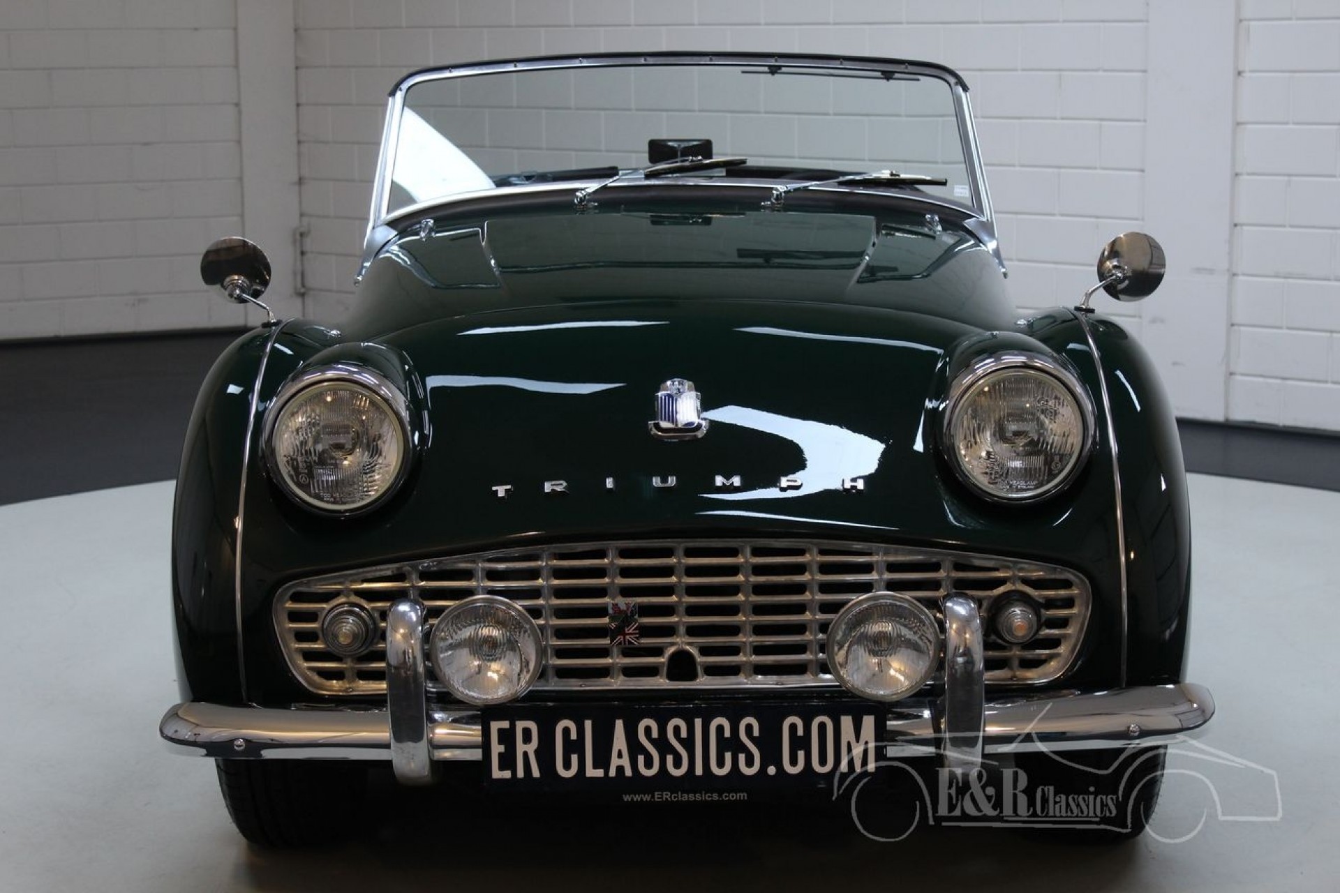 VANGUARDS VA04703 Echelle 1/43 | TRIUMPH TR3 A CLOSED CAPOTE GREEN