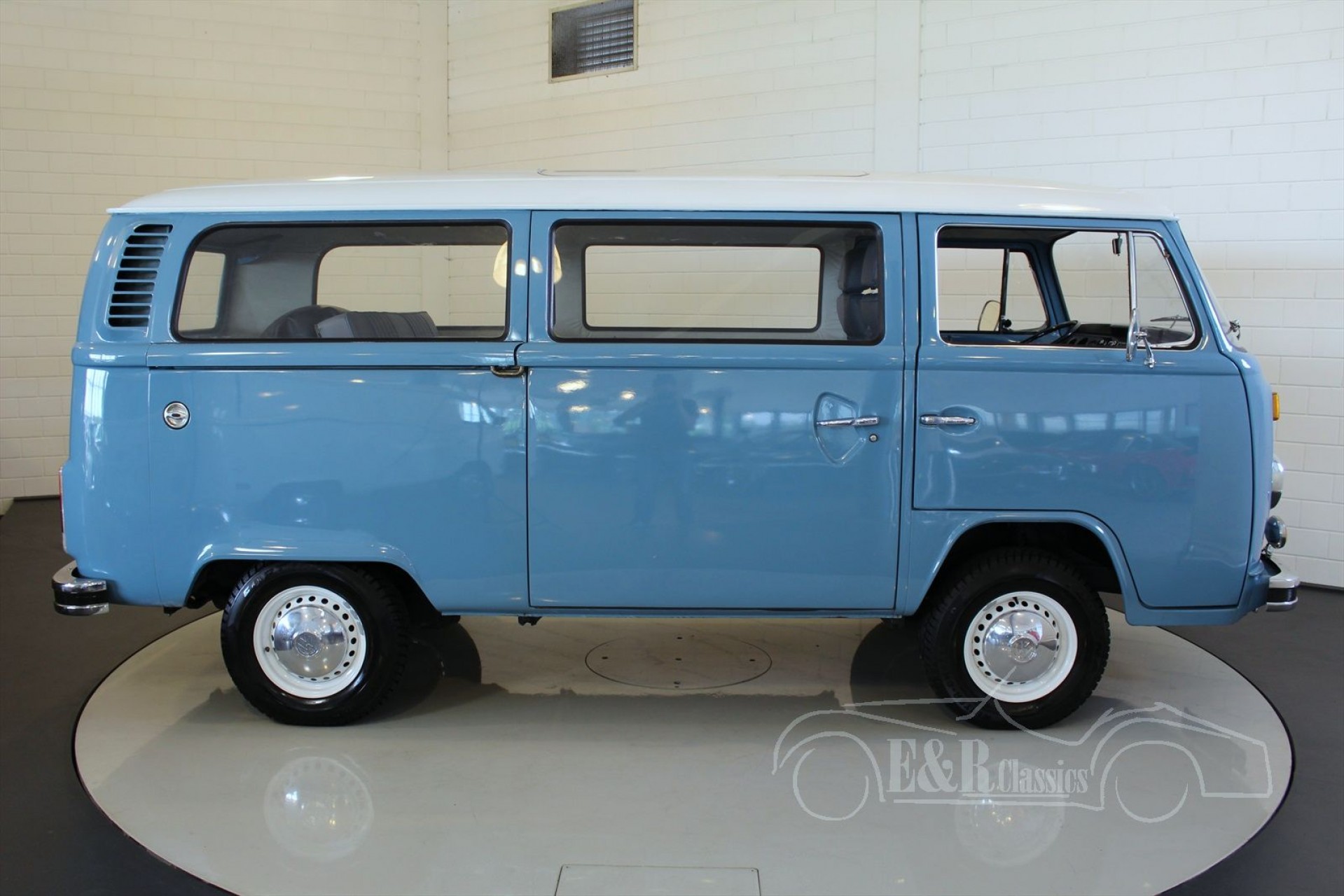 Volkswagen T2 Combi 1976 for sale at ERclassics