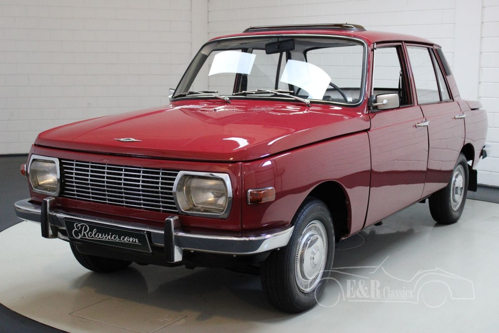 Wartburg 353 restored, sunroof 1971 for sale at ERclassics